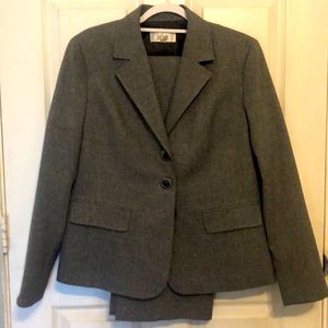 Le Suit Blazer and pants set size 12